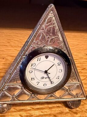 BRIGHTON Silver-Tone Embossed 3” Triangular Desk Clock New Battery